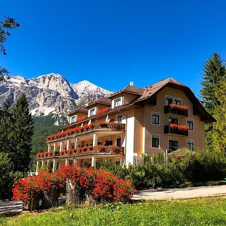 Boutique Hotel Villa Blu Cortina dʼAmpezzo Exterior foto