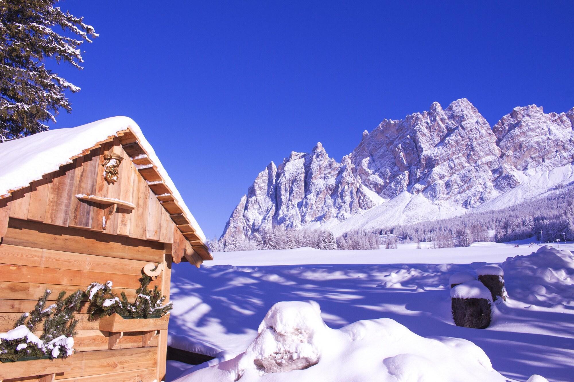 Boutique Hotel Villa Blu Cortina dʼAmpezzo Exterior foto