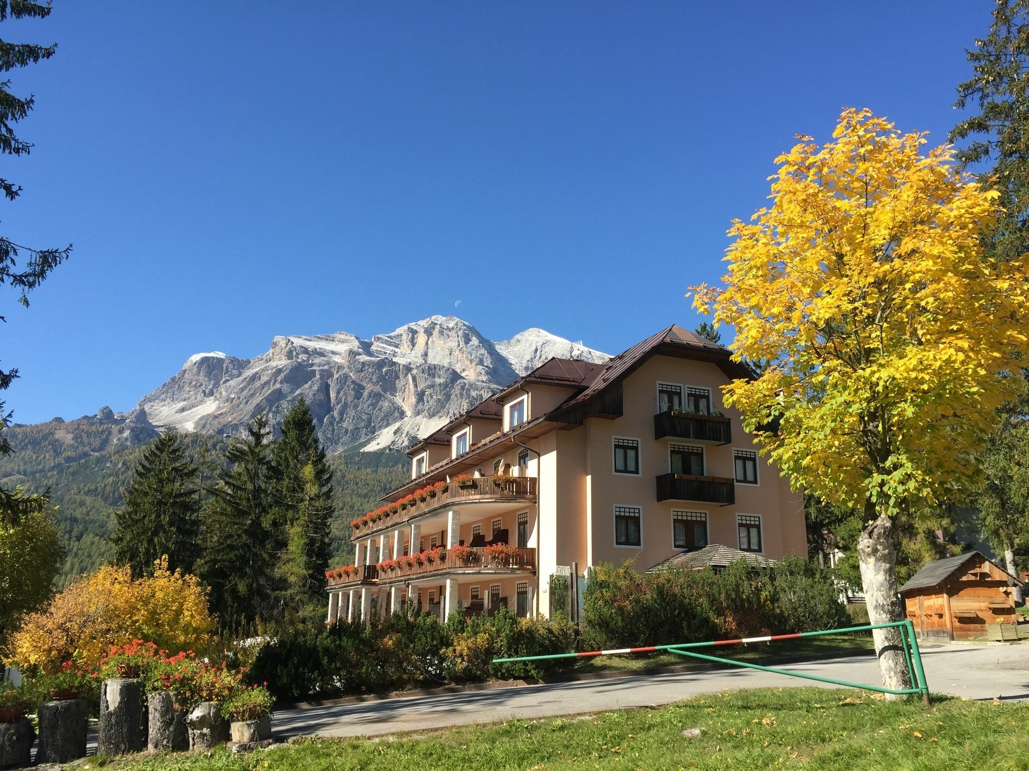 Boutique Hotel Villa Blu Cortina dʼAmpezzo Exterior foto